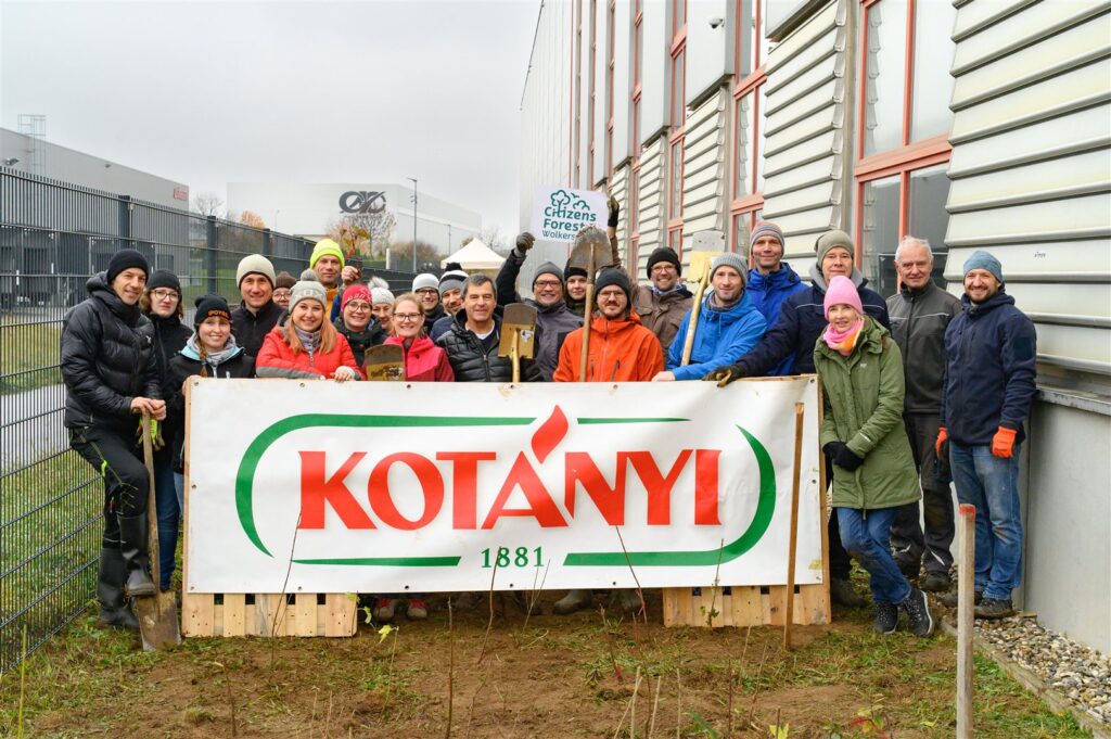 Pflanzung eines Mini-Waldes bei Kotányi in Wolkersdorf