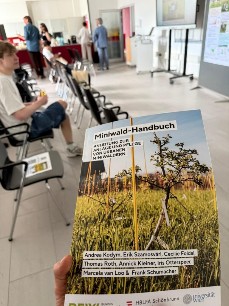 Präsentation des neuen Miniwald-Handbuchs